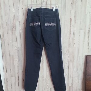 Chic Black Jeans with Embroidered Detail